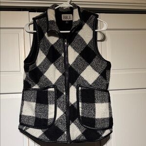 BKE Black & White Buffalo Check Zip Vest